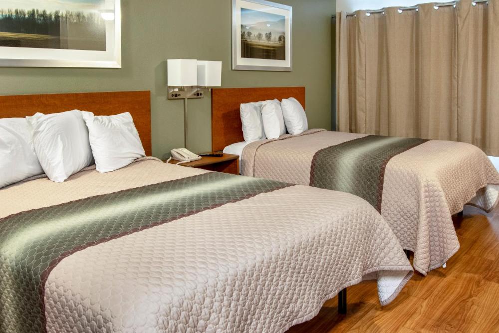 Studio Room with Two Queen Beds Non-Smoking interior